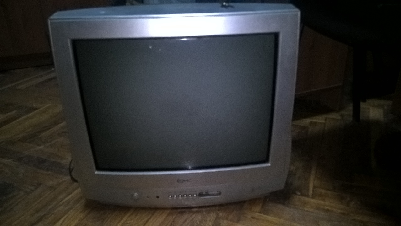 Телевізор марки LG модель RT-21CA75M