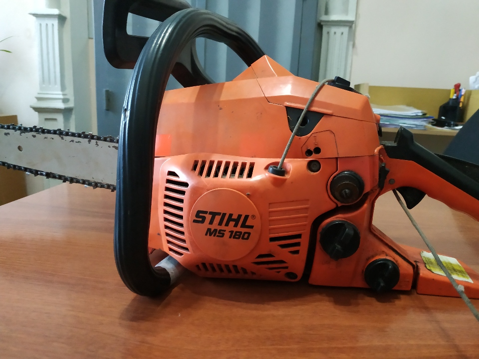 Бензопила марки STIHL MS 180С