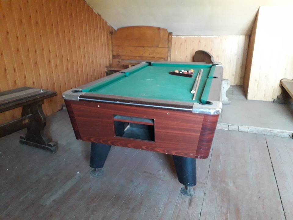 Більярдний стіл (американка)