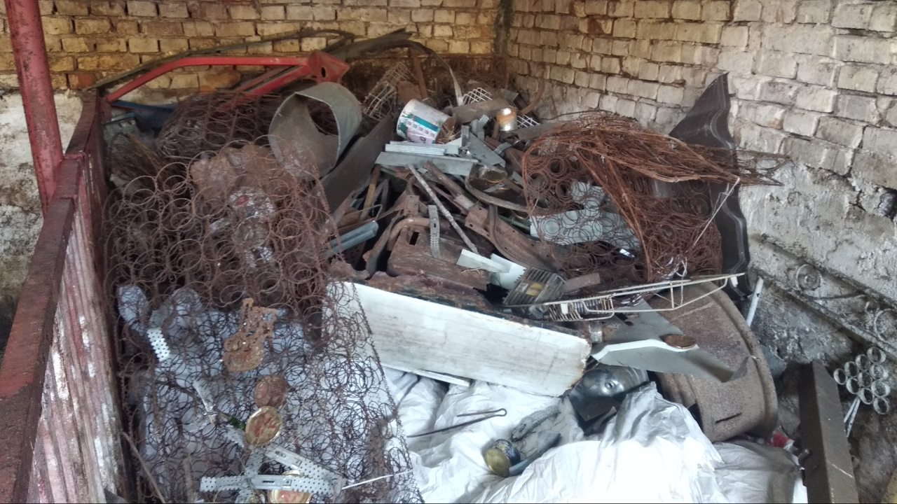Брухт чорних металів загальною вагою 180 кг