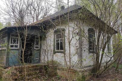 Житловий будинок з надвірними будівлями, заг. пл. 59.1 кв. м., житл. пл. 33.4 кв. м., зем. діл. К/Н 7423381900:09:001:0012 пл. 0,25 га. розміщені за адресою: Чернігівська обл., Ніжинський р., с. Хомине, вул. Гагаріна, буд. 17