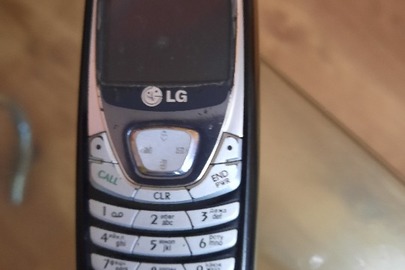 Мобільний телефон марки "LG", б/в