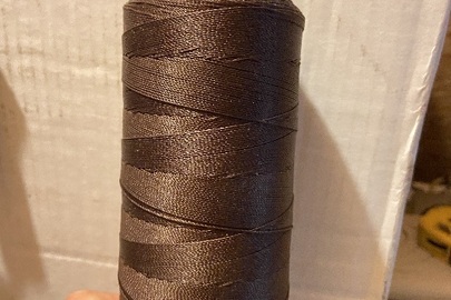Нитки темно коричневого кольору 819, VEGA SUPER 10, 6 штук, стан новий