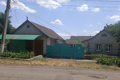 Житловий будинок, загальною площею 221,1 кв.м., розташований за адресою: Одеська область, Болградський район, м. Арциз, вул. Бондарева, буд. 32