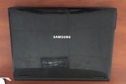 Конфіскація майна за вироком суду: ноутбук марки «SAMSUNG» чорного кольору, модель NP-R20XY02/SEK, з обсягом пам`яті 2/464 GB (без клавіши Shift), та зарядний пристрій ADP-60ZH, б/в    