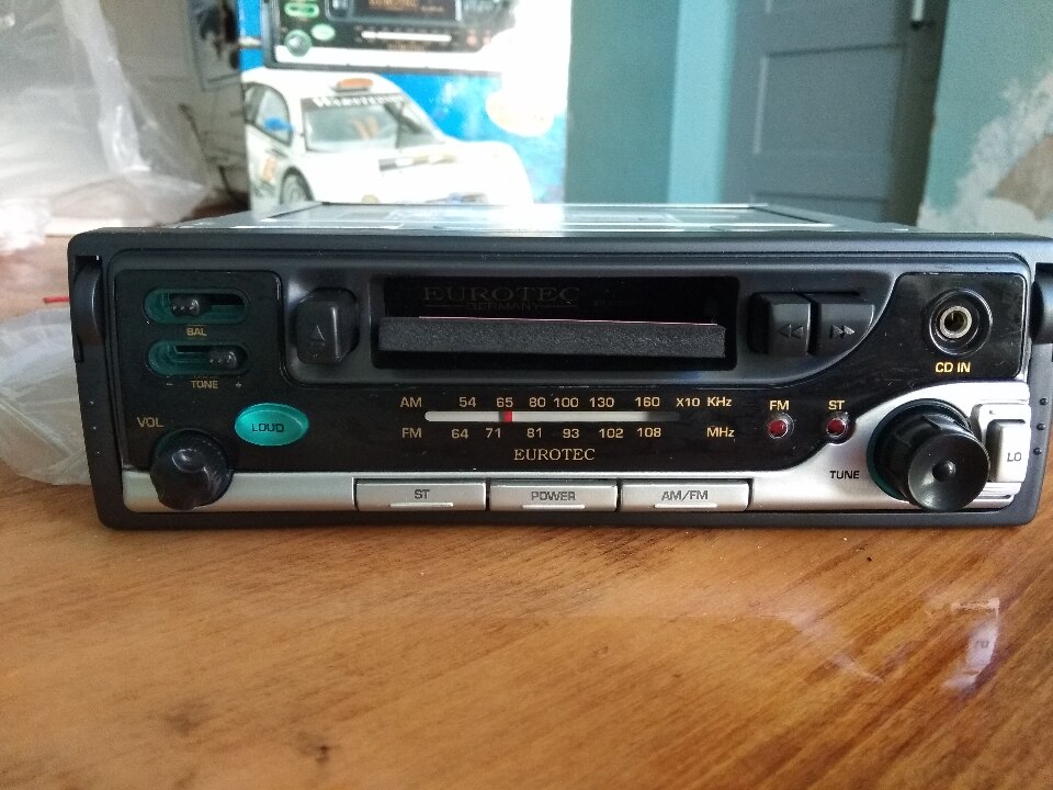 З'ємний  автомобільний касетний плеєр-радіоприймач AM/FM «EUROTEC-5901AR»