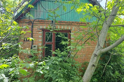 Житловий будинок, загальною площею 28,9 кв.м. та земельна ділянка, площею 1288 кв.м., кадастровий № 0522282600:01:000:0656, що знаходяться за адресою: Вінницька область, Гайсинський район, с. Козинці, вул. Мазуренка, 27