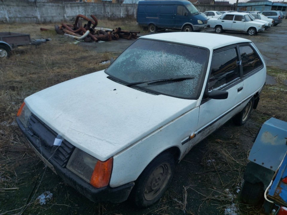 Автомобіль ЗАЗ 1102 (легковий хетчбек-В), 1992 року випуску, реєстраційний номер ВМ8767СК, кузов №ХТЕ110220N0127711