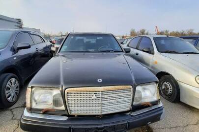 Транспортний засіб Mercedes-Benz 124 E320, ДНЗ АІ4747АР, номер кузова WDB1240321C209468, чорного кольору, 1994 року випуску