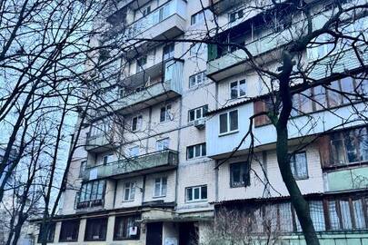 5/18 частин чотирикімнатної квартири загальною площею 64,9 кв.м, що розташована за адресою: м.Київ, вул.Борщагівська, буд.10-А, кв.30