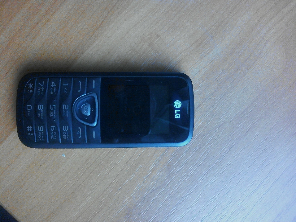 Мобільний телефон LG