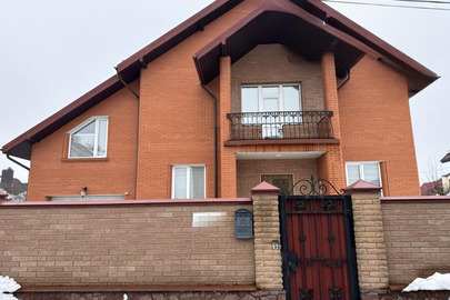 Двоповерховий будинок загальна площа (кв.м): 412,80, земельна ділянка кадастровий номер 1810136300:05:021:0011; площа земельної ділянки 0.084 га, за адресою Житомирська обл., м. Житомир, проїзд Ак.Липського, 12