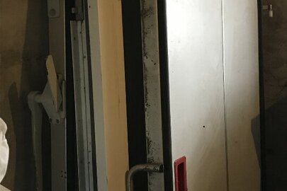 Металеві шафи електрощитові та двері, бувші у використанні
