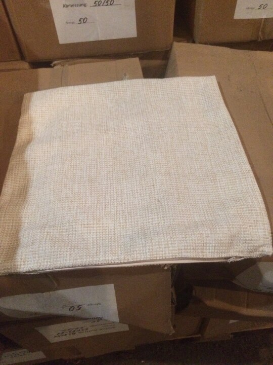 Чохли для подушок з тканини синтетичної без поролонового наповнювача, розміром   50х50см., різних кольорів  маркування виробника «NOVEL», в кількості 6166 штук.