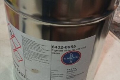 Пігмент білий для олій та восків торгової марки "KNEHO" в кількості 1 відро, вагою 15 кг