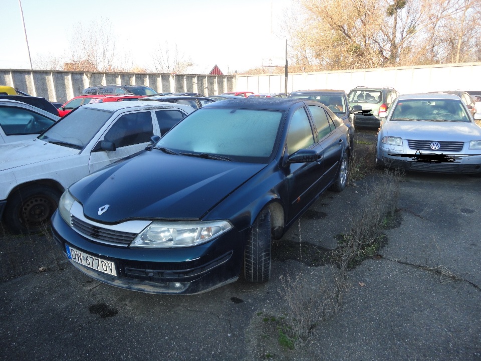 Легковий автомобіль марки RENAULT модель LAGUNA номерний знак Республіки Польща DW6770V, VIN-код: VF1BGRE0529968054, 2003 року випуску, чорного кольору, об`єм двигуна 1870 см. куб, тип двигуна дизель