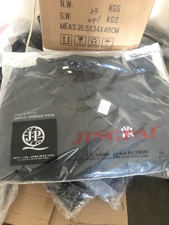 Куртки торгівельної марки «QiFeng» G8096A іноземного виробництва у кількості 16 шт., куртки торгівельної марки «JP» JP88621 іноземного виробництва у кількості 25 штук