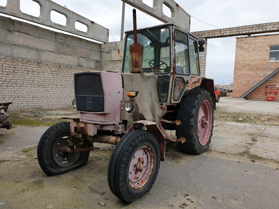Трактор марки ЮМЗ, модель 6АКЛ, державний номер ЗЕ 8134, 1992 року випуску, червоного кольору, шасі (кузов, рама) №782616