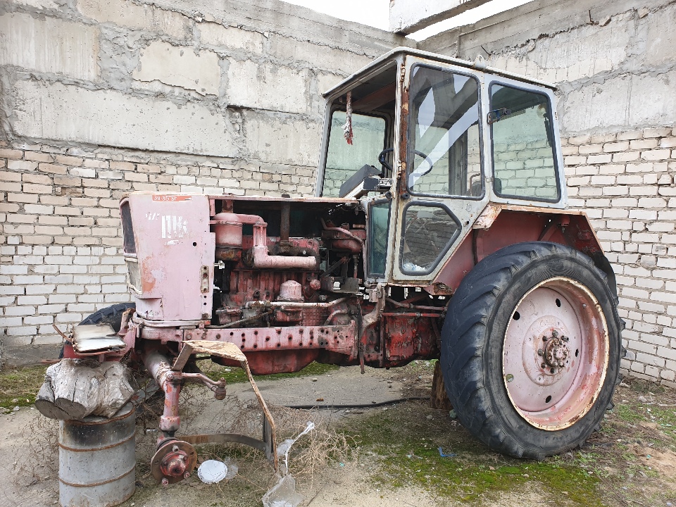 Трактор марки ЮМЗ, модель 6АКЛ, державний номер ЗГ 3935, 1993 року випуску, червоного кольору, шасі (кузов, рама) №802486