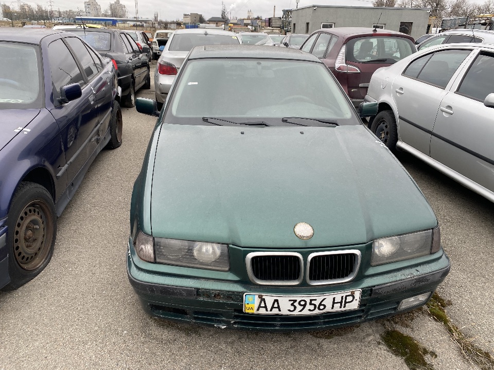 Транспортний засіб марки BMW 323I, номерний знак: АА3956НР, 1995 р.в., номер кузова: WBACB71D90AP51541, зеленого кольору