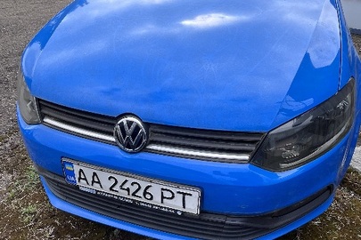 Автомобіль марки VOLKSWAGEN, модель: POLO, категорія: легковий, рік випуску 2014, номер кузова: WVWZZZ6RZFY033190, державний номерний знак: АА2426РТ, синього кольору