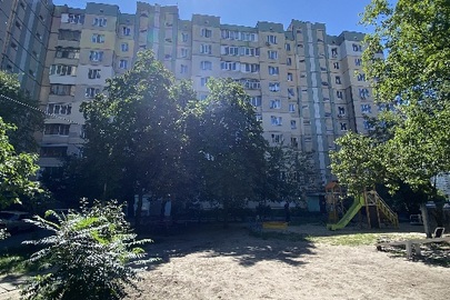 Квартира № 389 загальною площею 68,8 кв.м., житловою площею 41,9 кв.м., яка розташована за адресою: м. Київ, вул. Ревуцького, буд. 24/4