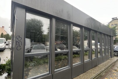 Мала архітектурна форма, довжиною - 10 м., шириною - 4 м. 60 см., висотою - 3 м., б/в