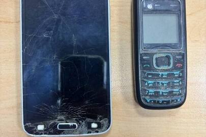 Конфісковане майно за рішенням суду: мобільний телефон «Samsung Galaxy S5 Neo», imei 1: 353008071382788/01, б/в; мобільний телефон «Nokia», imei 1: 358058010967392, б/в