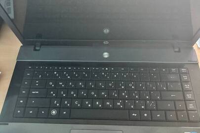 Конфісковане майно за рішенням суду: ноутбук марки «НР», з операційною системою Windows 7 Pro, модель L8191SE, із зарядним пристроєм та дротом живлення, б/в