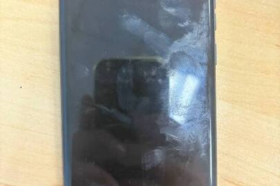 Конфісковане майно за рішенням суду: мобільний телефон "Motorola" IMEI 1- 357314342881835/24, IMEI 2- 357514342881843/24, б/в