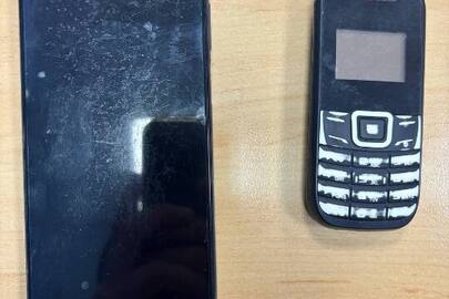 Конфісковане майно за рішенням суду: мобільний телефон «Xiaomi» Mi 10 T б/в, мобільний телефон марки «NOMI» – i144m, б/в