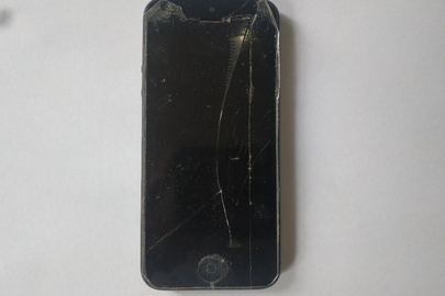 Мобільний телефон "iPhone 5" б/у