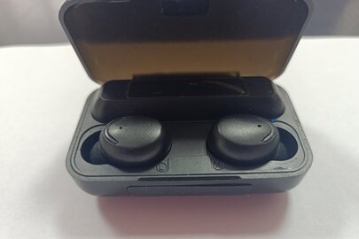 Конфіскація майна згідно рішення суду: безпровідні навушники чорного кольору, б/в