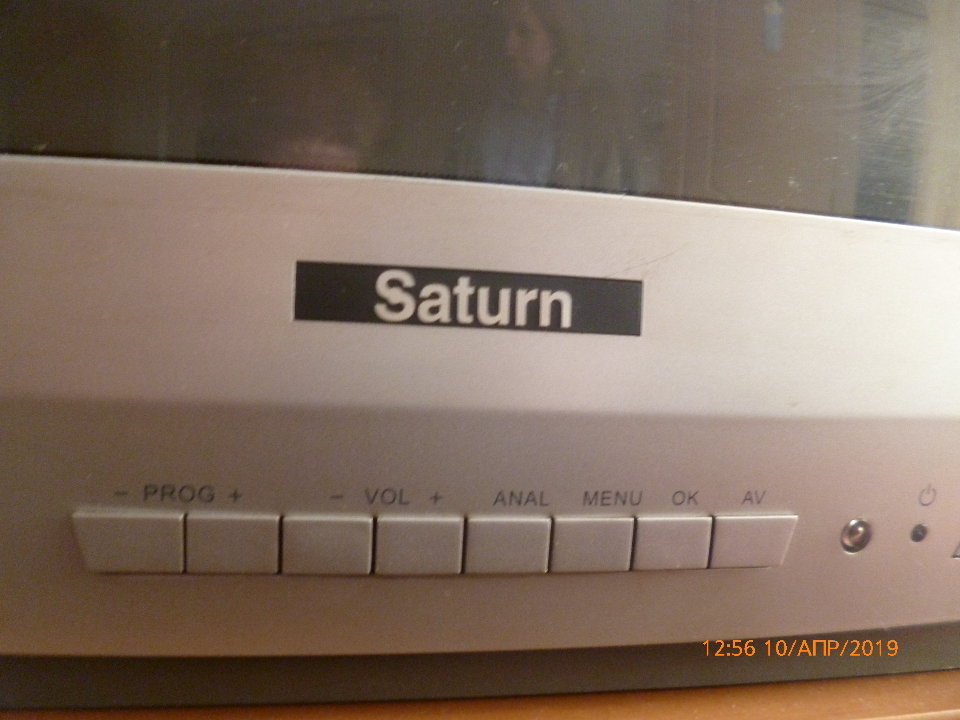 Кольоровий телевізор марки “Saturn”, з пультом, в робочому стані, б/в