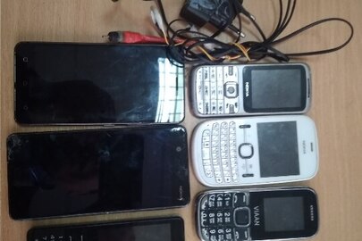 Мобільний телефон Nokia E530, зарядний пристрій, мобільний телефон Nokia5 TA1053, мобільний телефон Fly FF-301, мобільний телефон Viaan V-182, мобільний телефон Lenovo, мобільний телефон Nokia 200