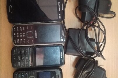 4 зарядних пристрої до мобільних телефонів та 6 мобільних телефонів марки: Nokia model 1208, LG, Nokia model C3-01, Samsung model GT-S 7262, Nokia model 1800, Samsung model GT-C 3530