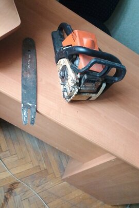 Конфісковане майно за вироком суду: бензопила марки "STIHL MS 180" помаранчевого кольору, б/в.