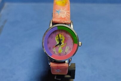 Годинник наручний дитячий з кольоровим ремінцем, з зображенням на циферблаті, б/в