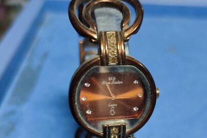 Годинник наручний жіночий з металевим ремінцем з камінцями 1 шт., б/в