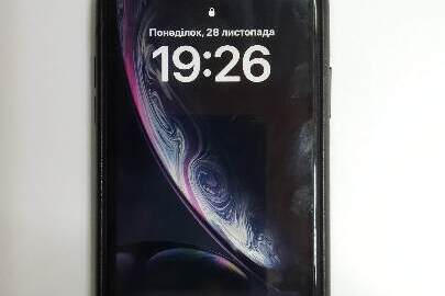 Мобільний телефон «IPhone Xr» сенсорний, чорного кольору, з чохлом накладкою, б/в