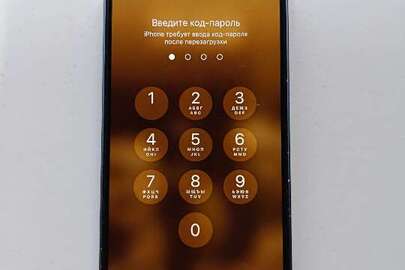 Конфісковане майно за рішенням суду: Мобільний телефон “iPhone 14”, сенсорний, синього кольору, з чохлом чорного кольору, б/в