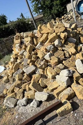 Конфіскація майна за рішенням суду:камінь природного походження типу "Вапняк" об'ємом 10,3 м.куб.