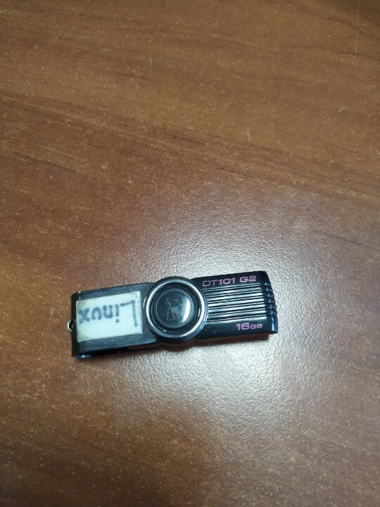 Флеш накопичувач Kingston 16 GB, чорного кольору, 1 шт.