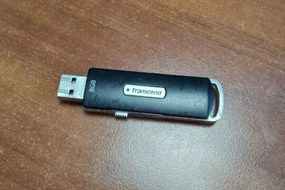 Флеш накопичувач Transcend 8 GB, чорного кольору, б/в, 1 шт.