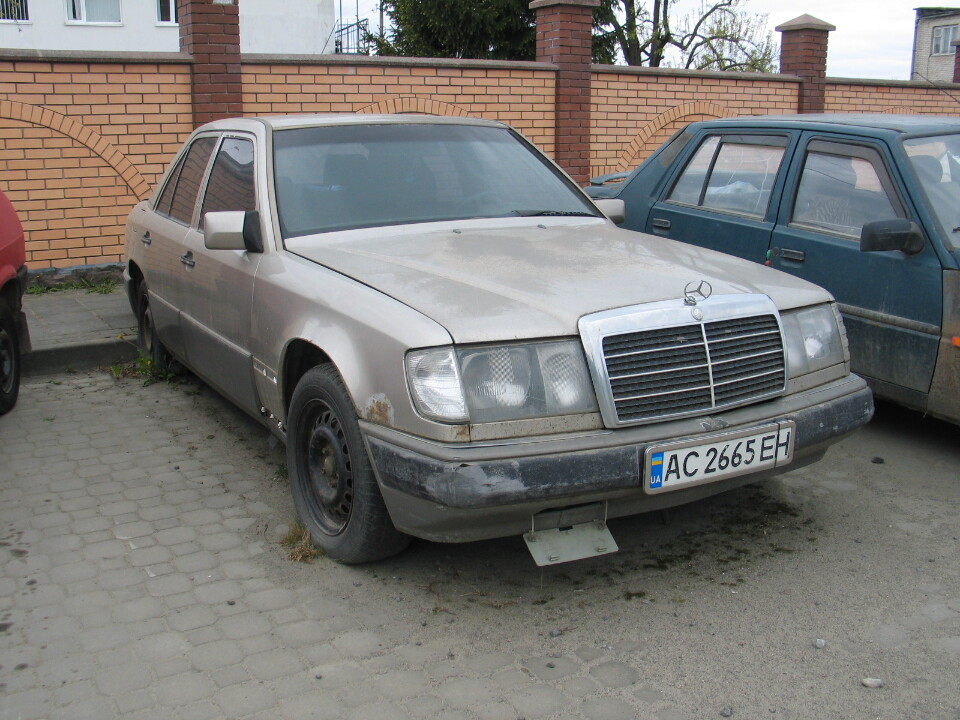 Автомобіль MERCEDES-BENZ, модель: 230 Е, 1991 року випуску, номер кузова: WDB1240231B370686, реєстраційний номер АС2665ЕН