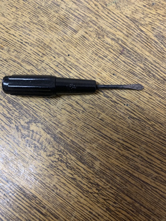 Викрутка металева з пластмасовою ручкою