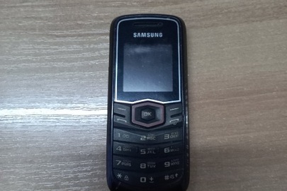 Мобільний телефон марки "Samsung"