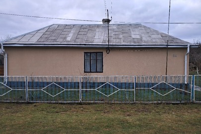 Житловий будинок з надвірними будівлями та спорудами, загальною площею 82,2 кв.м., за адресою: Тернопільська обл., Теребовлянський р., с. Золотники, вулиця Зелена, будинок 94