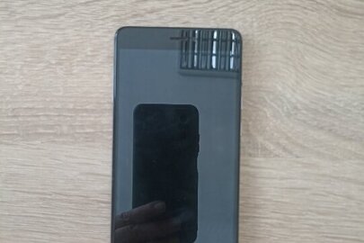 Конфіскація майна за ухвалою суду: мобільний телефон и Redmi Note 4, б/в, телефон з сім-картою.
