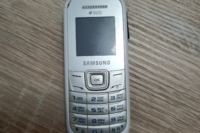Конфіскація майна за ухвалою суду: мобільний телефон Samsung DUOS, б/в, телефон з сім-картою.